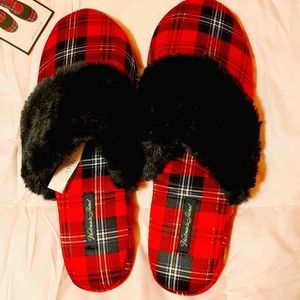 NWT Victoria's Secret Red Black Plaid Satin Faux Fur Slippers Size Medium 7 & 8